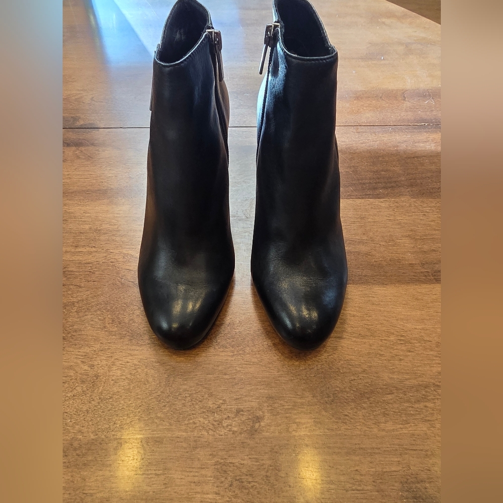 Vince Camuto Black Ankle Boots Size 4.5